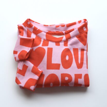 trötrö Cropped "LOVE MORE" Sweater